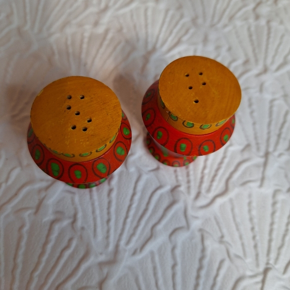 Set of VTG wooden salt & pepper Shakers - Picture 5 of 8